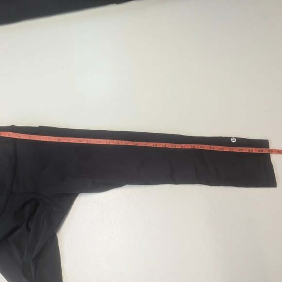 Lululemon Size 6 Black Wunder Under Cropped Leggings With Side and Back Pockets - Picture 6 of 16